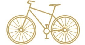 Bicikli tároló az üzlet előtt