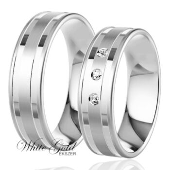 Fehér arany karikagyűrű pár modern sávos mintával