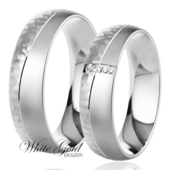 Fehér arany karikagyűrű pár kalapált mintával