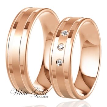 Matt-fényes rozé arany karikagyűrű pár három kővel