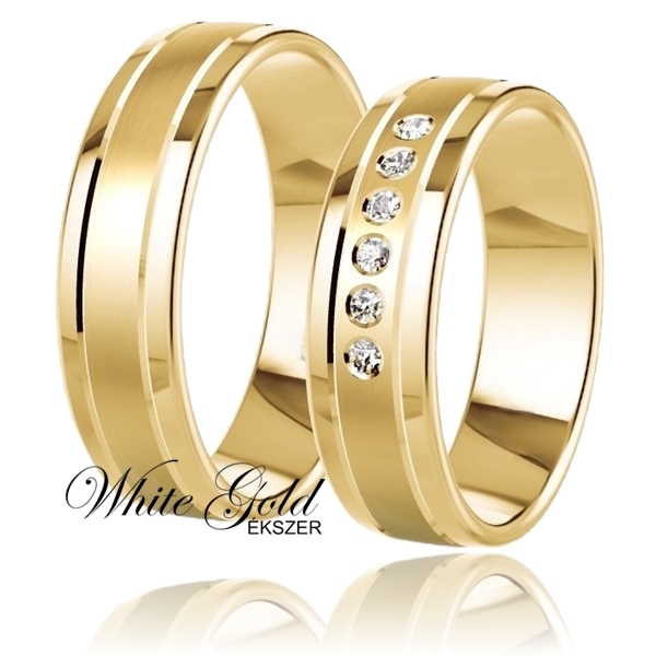 sarga_arany_karikagyuru_38 Modern megjelenésű sárga arany karikagyűrű pár, finom vonalperemmel és matt-fényes kombinált felülettel