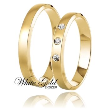 Letisztult, matt fényű sárga arany karikagyűrű pár, háromköves női gyűrűvel.