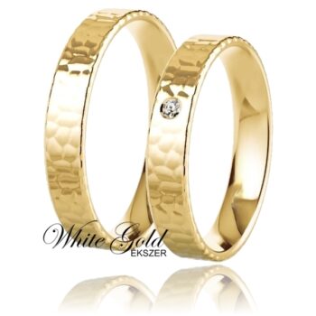 Sárga arany karikagyűrű pár, kalapált felületű dizájnnal