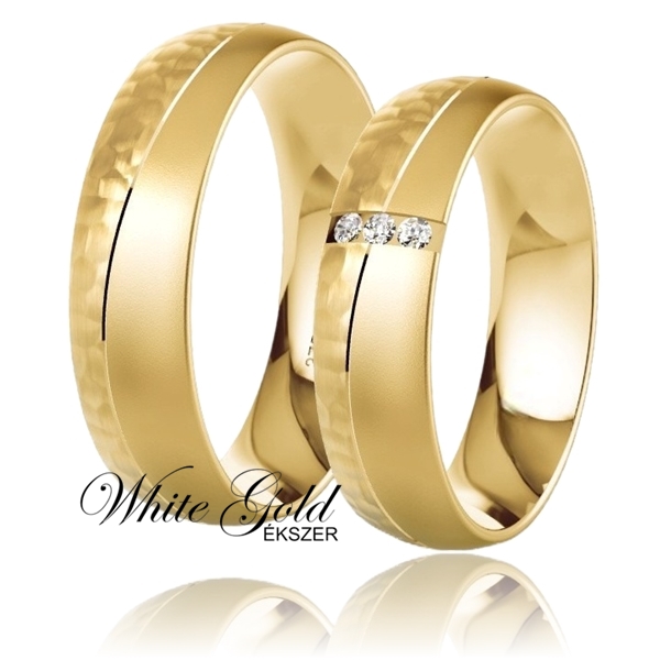 sarga_arany_karikagyuru_91 Sárga arany karikagyűrű pár kalapált felülettel és három kővel